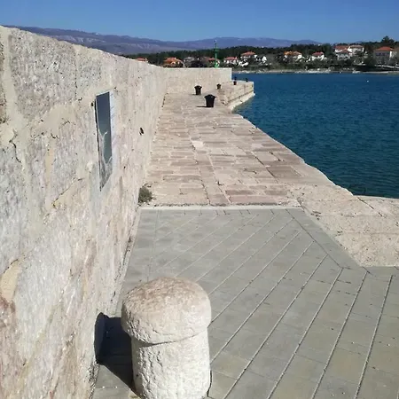贝尔拉特尔别墅旅馆 *